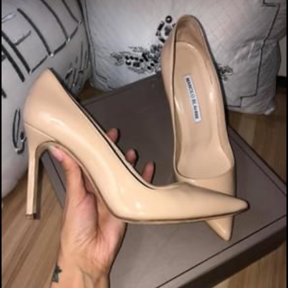 MANOLO BLAHNIK BB Patent Leather Pumps Nude.